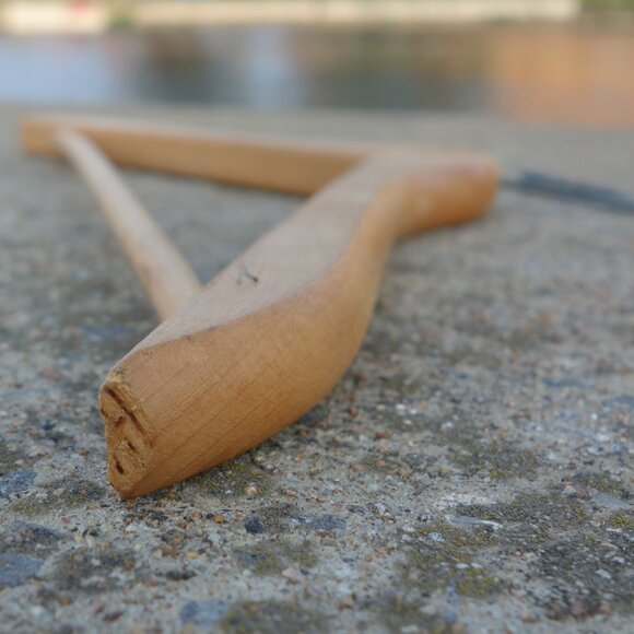 Vintage Ambassador Washington's 500 Room Downtown Hotel Wood Hanger - Picture 12 of 14